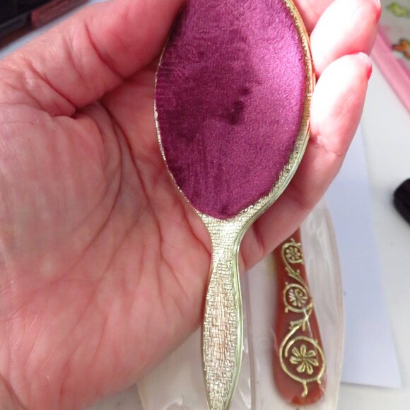 Vintage 6-Piece Travel Manicure Set with Cameo Decor and Mirror Made In England - Picture 9 of 11